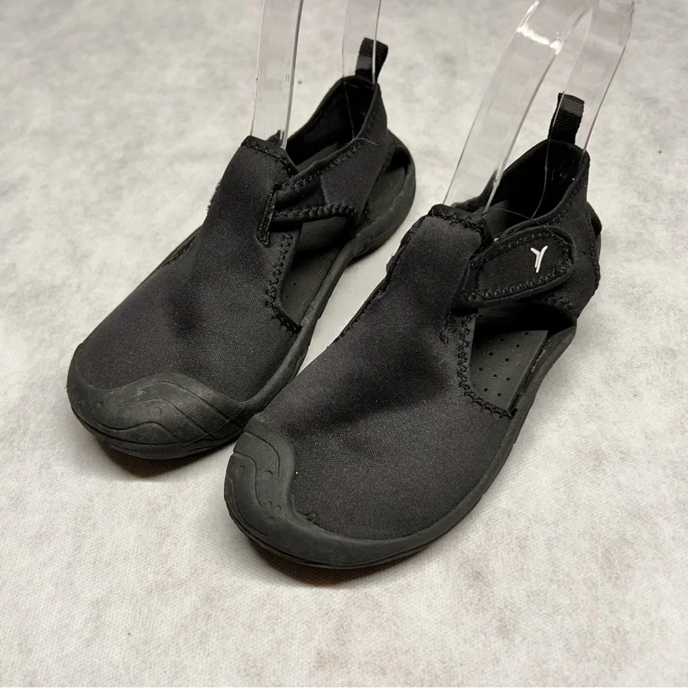 Old Navy Black Water Shoes Slip-On‎ Design